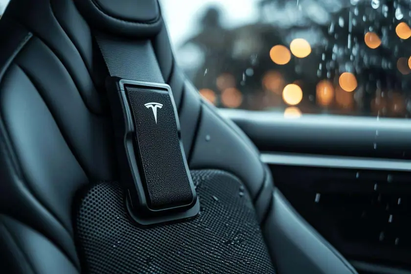 Installation d'une housse de protection sur un siège avant de voiture électrique
